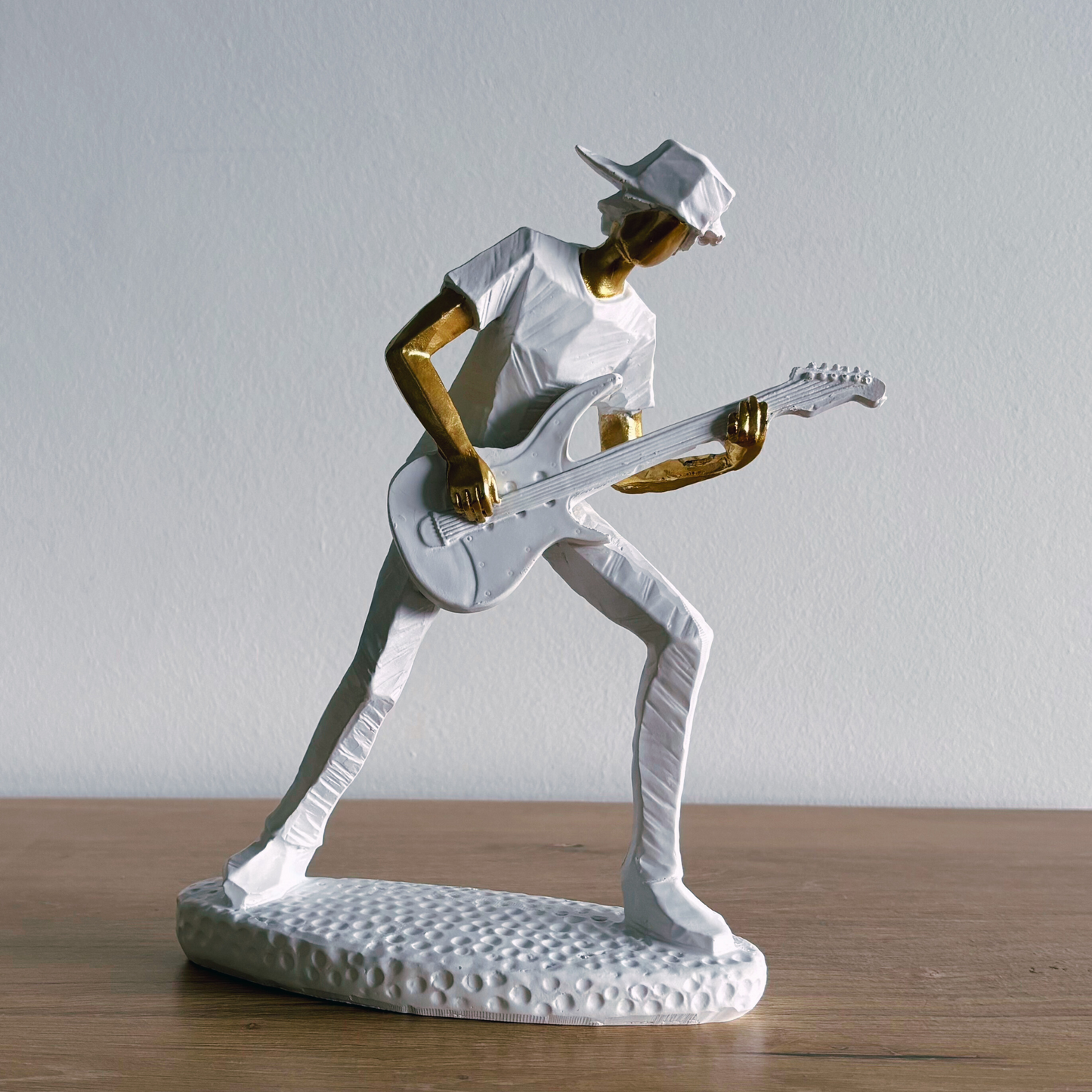 lead guitarist white